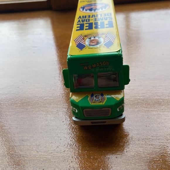 New York Mets WB Mason Truck - Picture 3 of 5